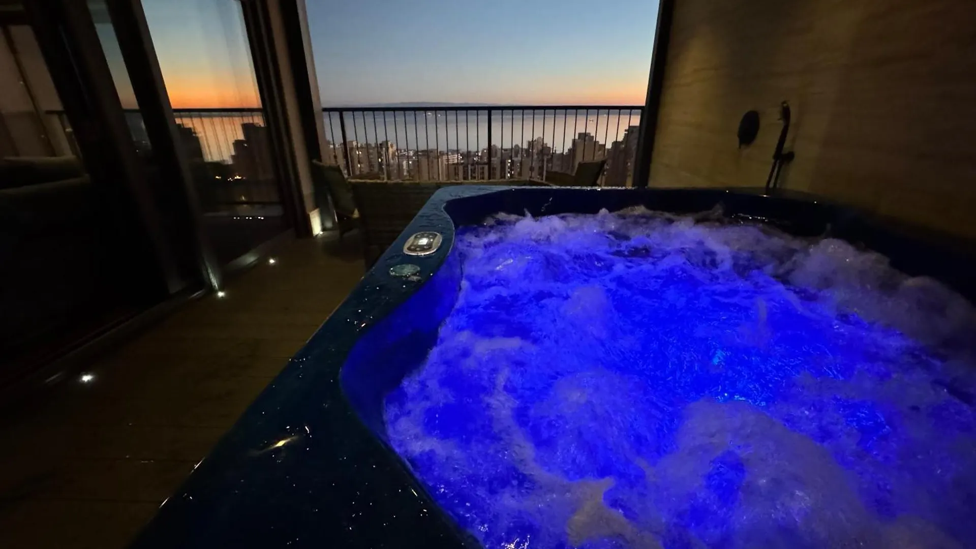 Magic View Luxury Penthouse With Jacuzzi And Sea View Apartment Split