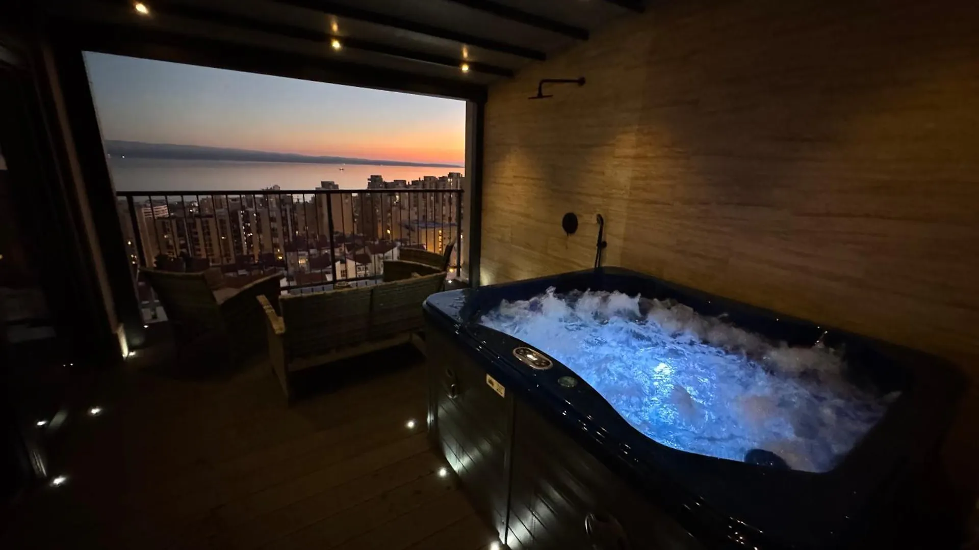 Magic View Luxury Penthouse With Jacuzzi And Sea View Apartment Split