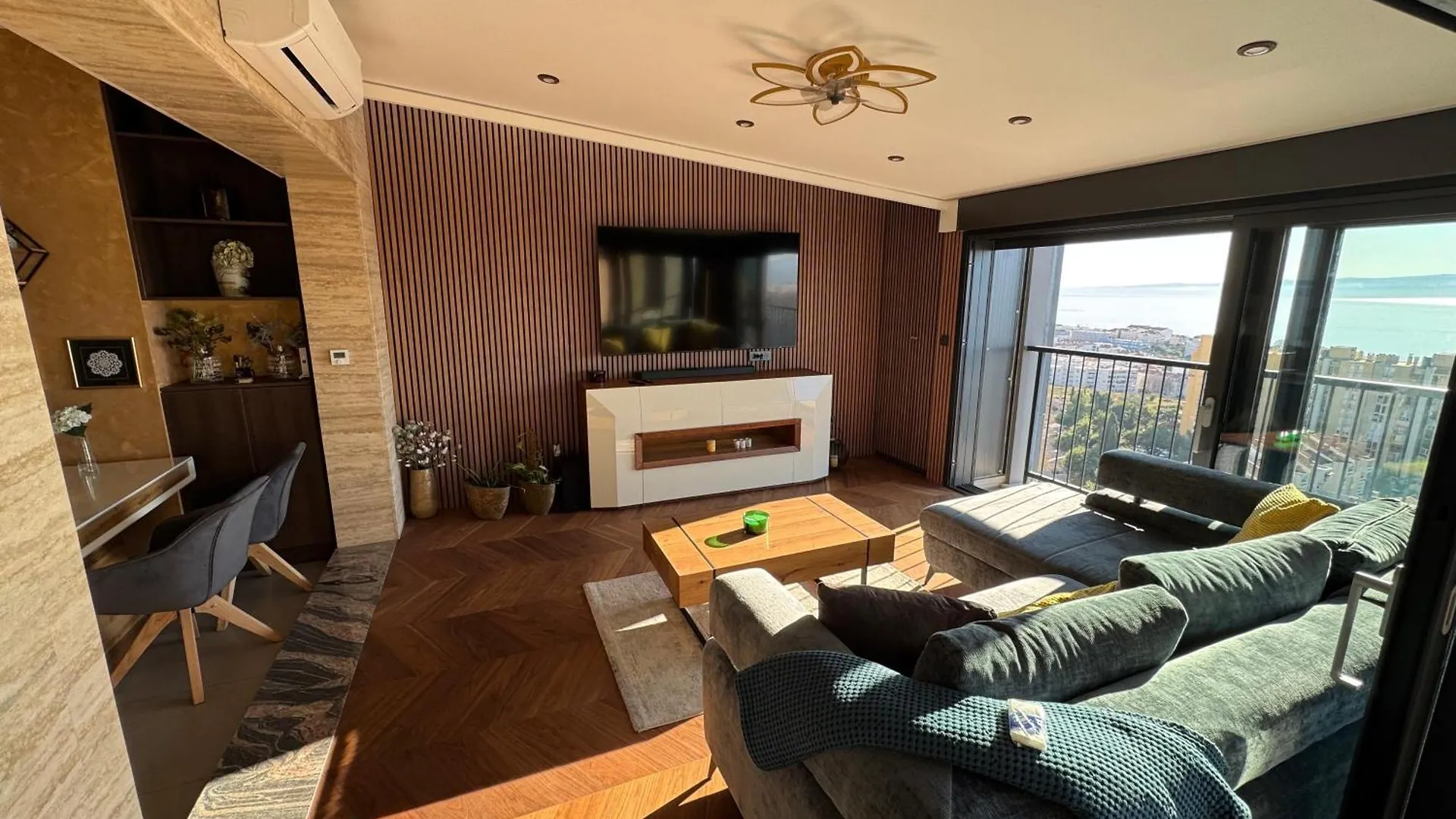 Magic View Luxury Penthouse With Jacuzzi And Sea View Apartment Split