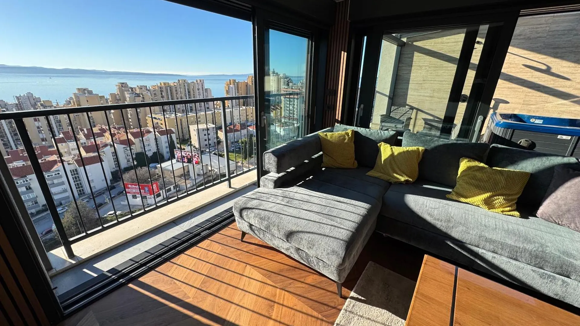 Magic View Luxury Penthouse With Jacuzzi And Sea View Apartment Split